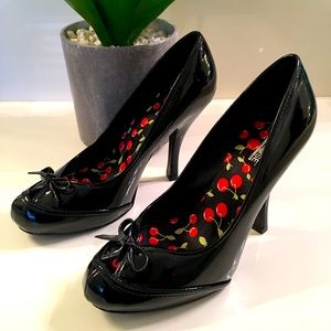 Penthouse black patent peep toe pumps. Size 10.